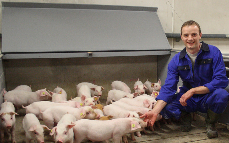 Climate-cover-weaners-farmer